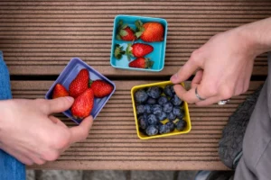 How to Eat Healthy While Traveling